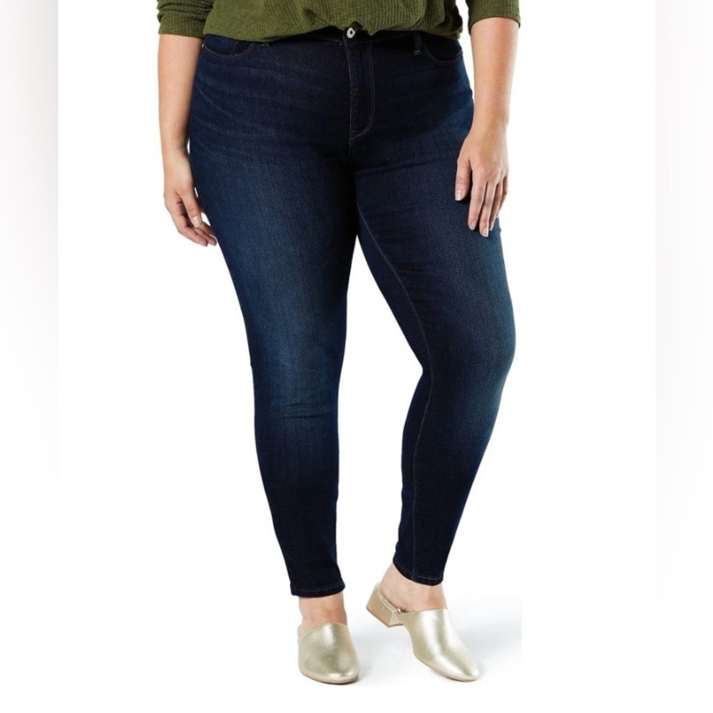 Signature by Levi Strauss Women's Deep Indigo Skinny Jeans